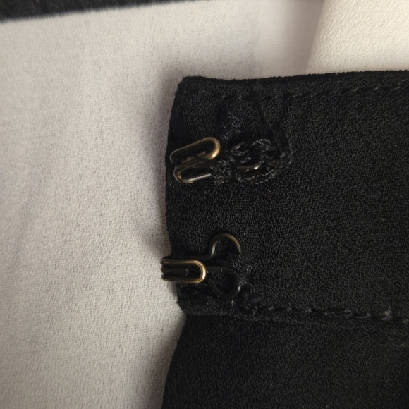 Trouvé Black and White Sleeveless Halter Top - Picture 7 of 9